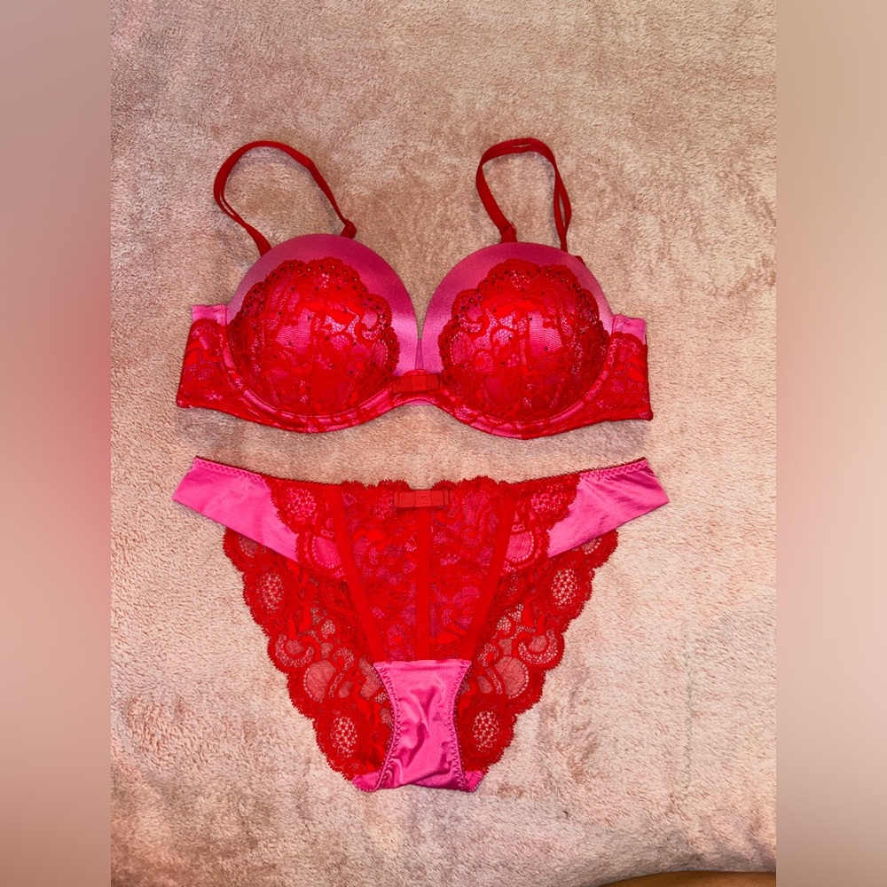 NWOT Valentine’s Day Rhinestone Very Sexy Set!!